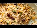 পেস্তা, বাদাম, শুকনো এপ্রিকট এবং সুলতানা বা কিশমিশ দিয়ে রাইস পিলাফ