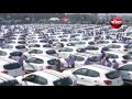 Surat: हीरा कारोबारी Savji Dholakia ने कर्मचारियों को दीवली बोनस में गिफ्ट की 600 कार