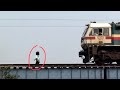 #train | जो गलती ये बच्चे कर रहे हैं वो गलती आप न करें || railgadi video| रेलवे क्रॉसिंग ।