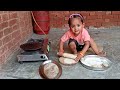 रोटी बनाती हुई।  roti banati hui,cooking recipe,food making videos