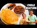 हलवाई जैसे छोले भठूरे घर के सामान से - Chole Bhature Recipe - Delhi Style Chole Bhature by Kabita