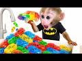 Macaquinho Bon Bon vira Batman e construiu uma montanha gigante na banheira usando Cars de gelatina