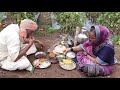 टोमॅटो तोडून झाल्यावर दुपारचं  आई ,तात्या रानातच बसून दोघ जेवली | Afternoon Lunch | Farmar Vlog