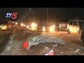 Car Accident At Hi-Tech City Flyover | 3 Injured | Hyderabad | TV5 News