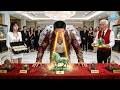 Poor Man Humiliated At Auction, Secret Divine Eyes Help Him Buy Treasure And Become Billionaire