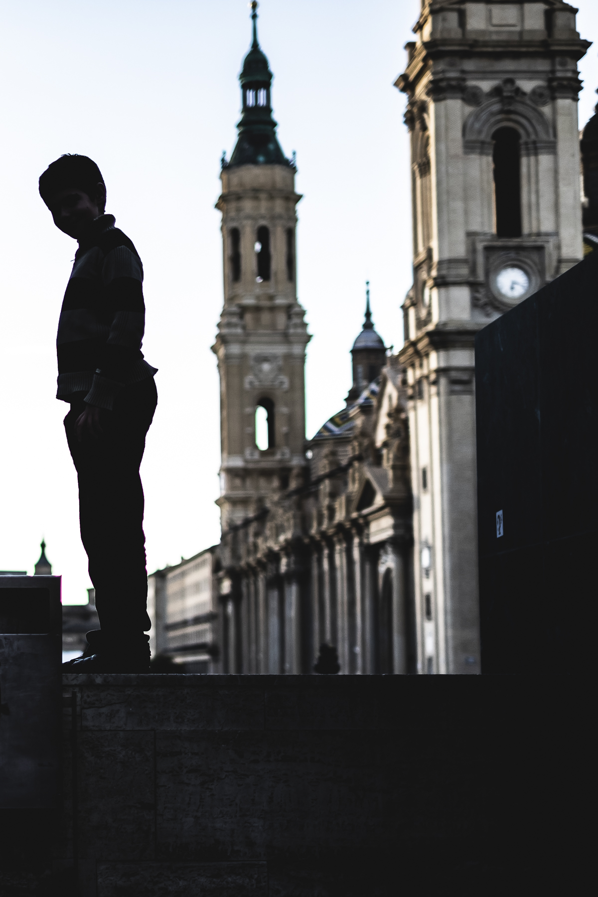 Niño en Plaza del Pilar