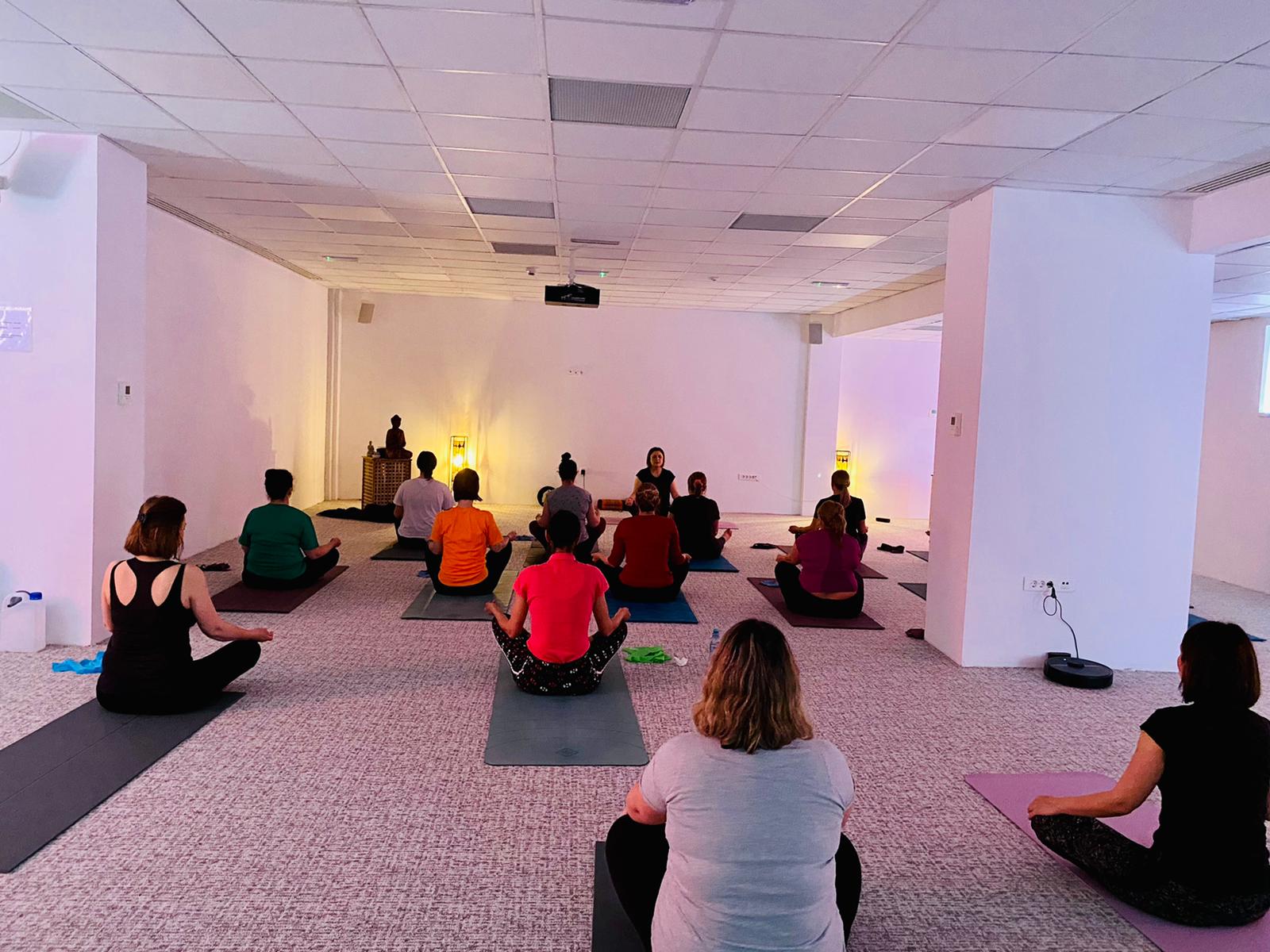 Centrul De Oncologie Sfantul Nectarie Din Craiova Devine Primul Centru Din Tara Care A Demarat Un Proiect Pentru A Aduce In Viata Pacientilor Oncologici Exercitii De Yoga Zs